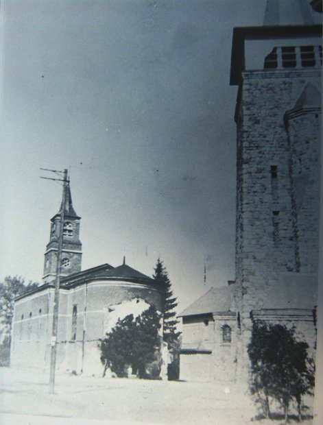 210- de nieuwe en oude kerk in 1926
